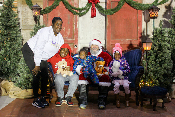 Cookies with Santa 2025-0565