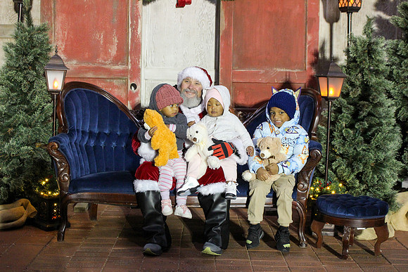 Cookies with Santa 2025-0498