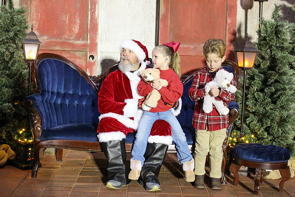 Cookies with Santa 2025-0450