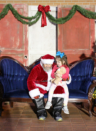 Cookies with Santa 2025-0439