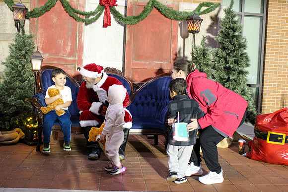 Cookies with Santa 2025-0399