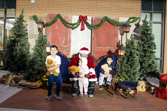 Cookies with Santa 2025-0396