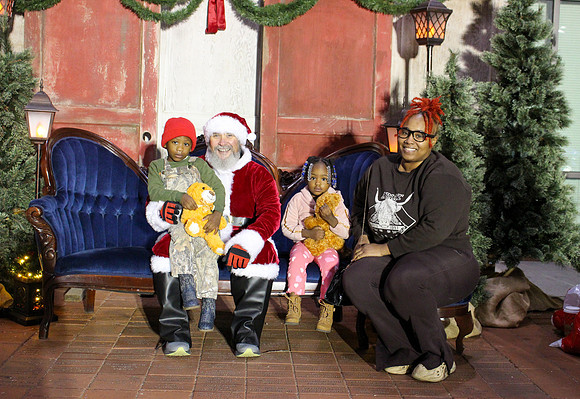 Cookies with Santa 2025-0149