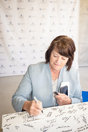 THOMAS-HOSPITAL-TOPPING-OFF-CEREMONY-BLUE-ROOM-PHOTOGRAPHY-4613