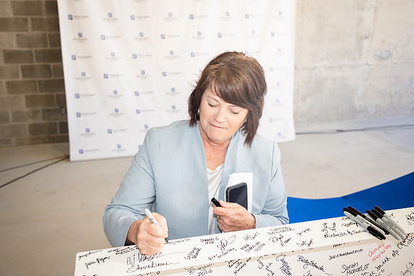 THOMAS-HOSPITAL-TOPPING-OFF-CEREMONY-BLUE-ROOM-PHOTOGRAPHY-4614