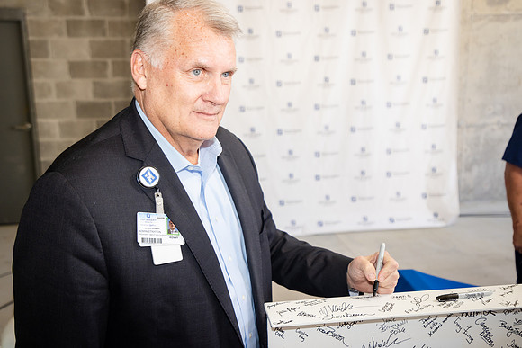 THOMAS-HOSPITAL-TOPPING-OFF-CEREMONY-BLUE-ROOM-PHOTOGRAPHY-4623