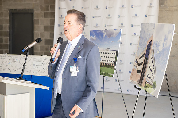 THOMAS-HOSPITAL-TOPPING-OFF-CEREMONY-BLUE-ROOM-PHOTOGRAPHY-4646
