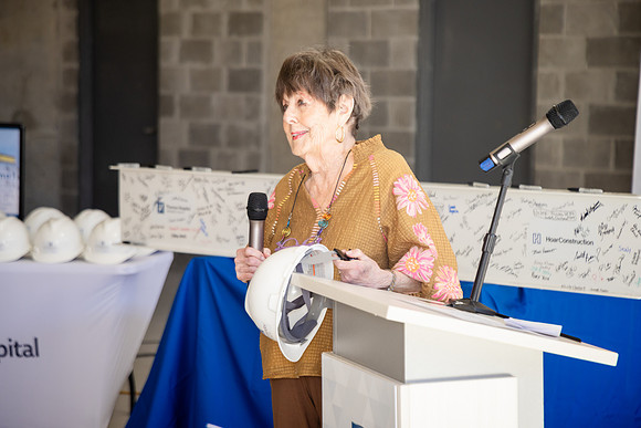 THOMAS-HOSPITAL-TOPPING-OFF-CEREMONY-BLUE-ROOM-PHOTOGRAPHY-4661