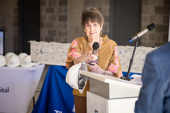 THOMAS-HOSPITAL-TOPPING-OFF-CEREMONY-BLUE-ROOM-PHOTOGRAPHY-4669