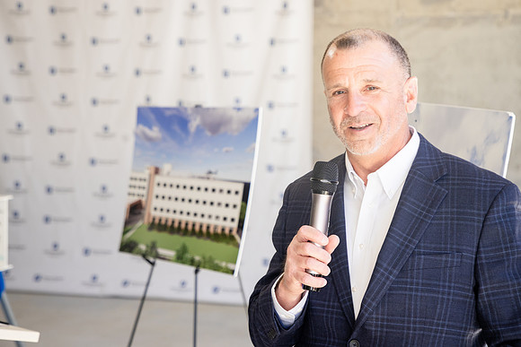 THOMAS-HOSPITAL-TOPPING-OFF-CEREMONY-BLUE-ROOM-PHOTOGRAPHY-4673