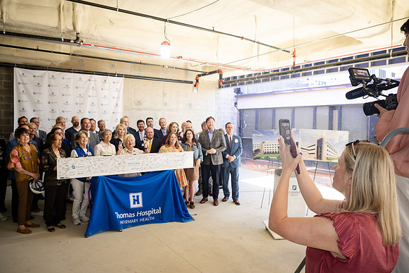 THOMAS-HOSPITAL-TOPPING-OFF-CEREMONY-BLUE-ROOM-PHOTOGRAPHY-4699