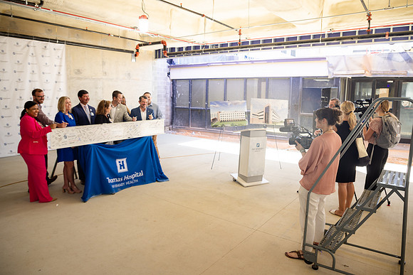 THOMAS-HOSPITAL-TOPPING-OFF-CEREMONY-BLUE-ROOM-PHOTOGRAPHY-4726