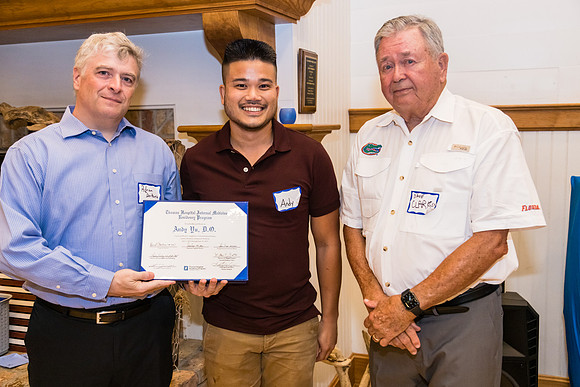 THOMAS-HOSPITAL-INTERNAL-MEDICINE-RESIDENCY-GRADUATION-BLUE-ROOM-PHOTOGRAPHY-2963
