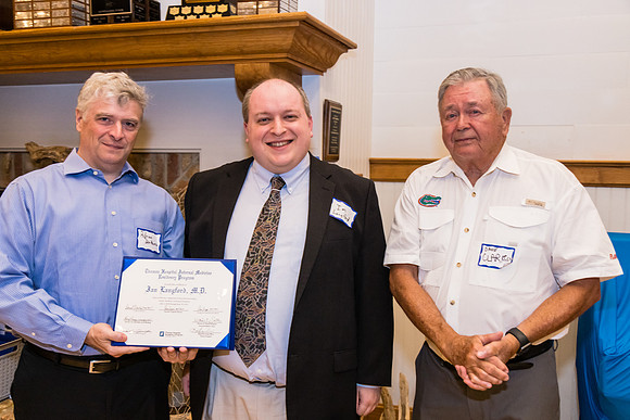 THOMAS-HOSPITAL-INTERNAL-MEDICINE-RESIDENCY-GRADUATION-BLUE-ROOM-PHOTOGRAPHY-2958